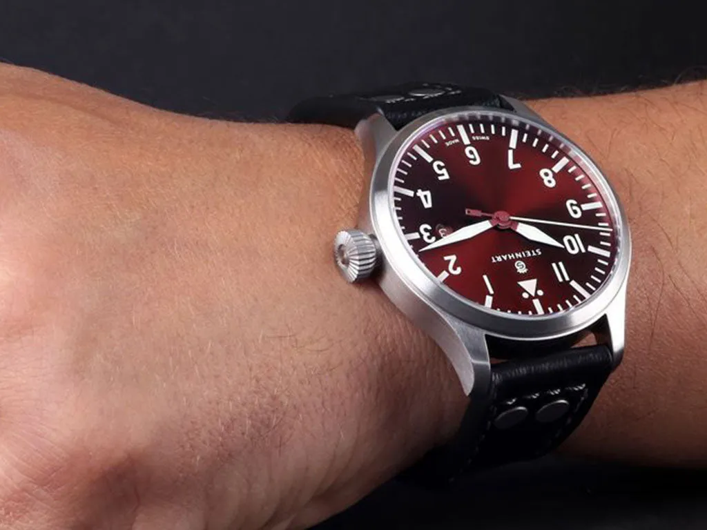 Nav B-Uhr 44 Date Red