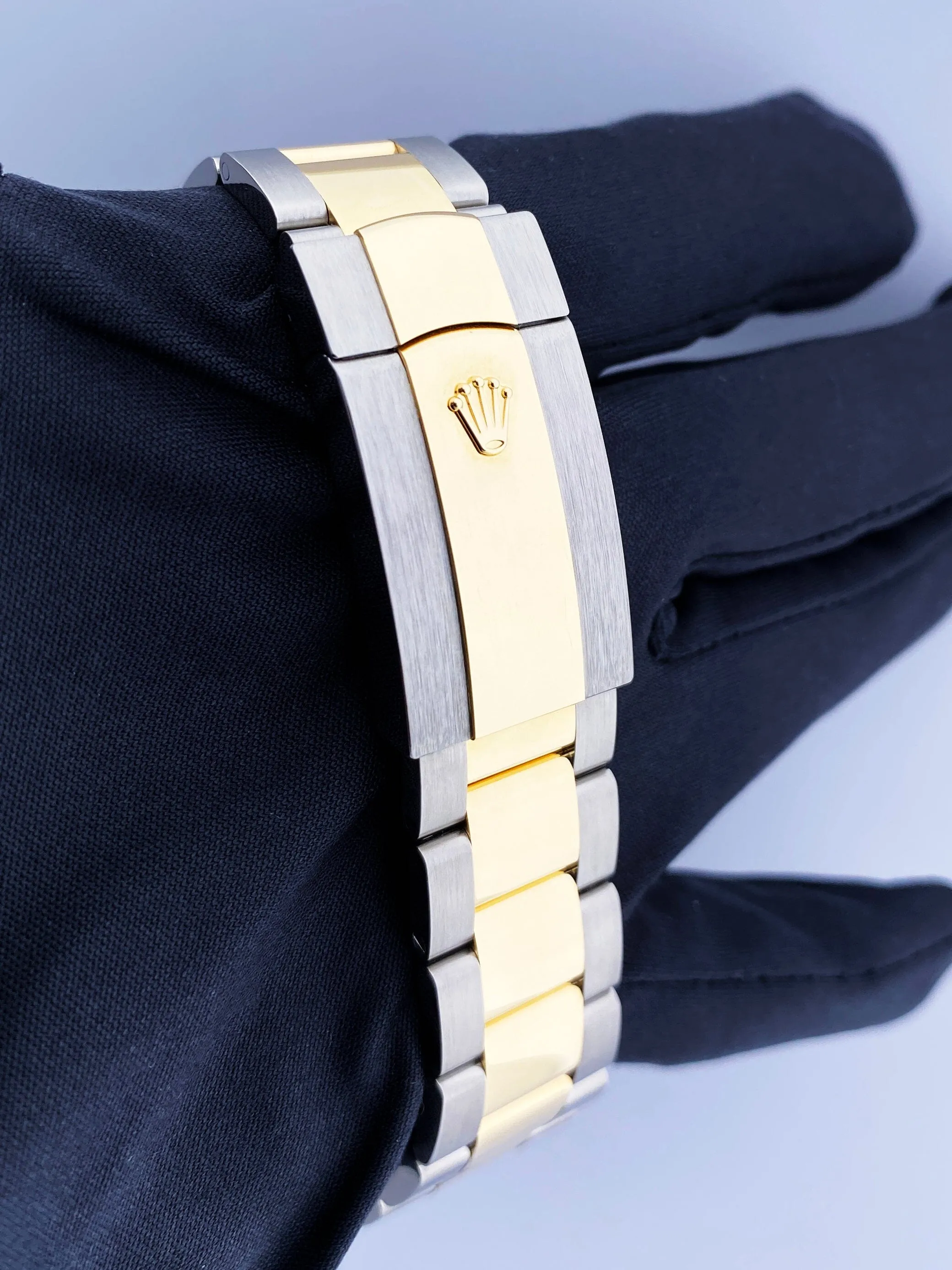 Rolex Sky Dweller 326933 Champagne Dial Mens Watch Box Papers