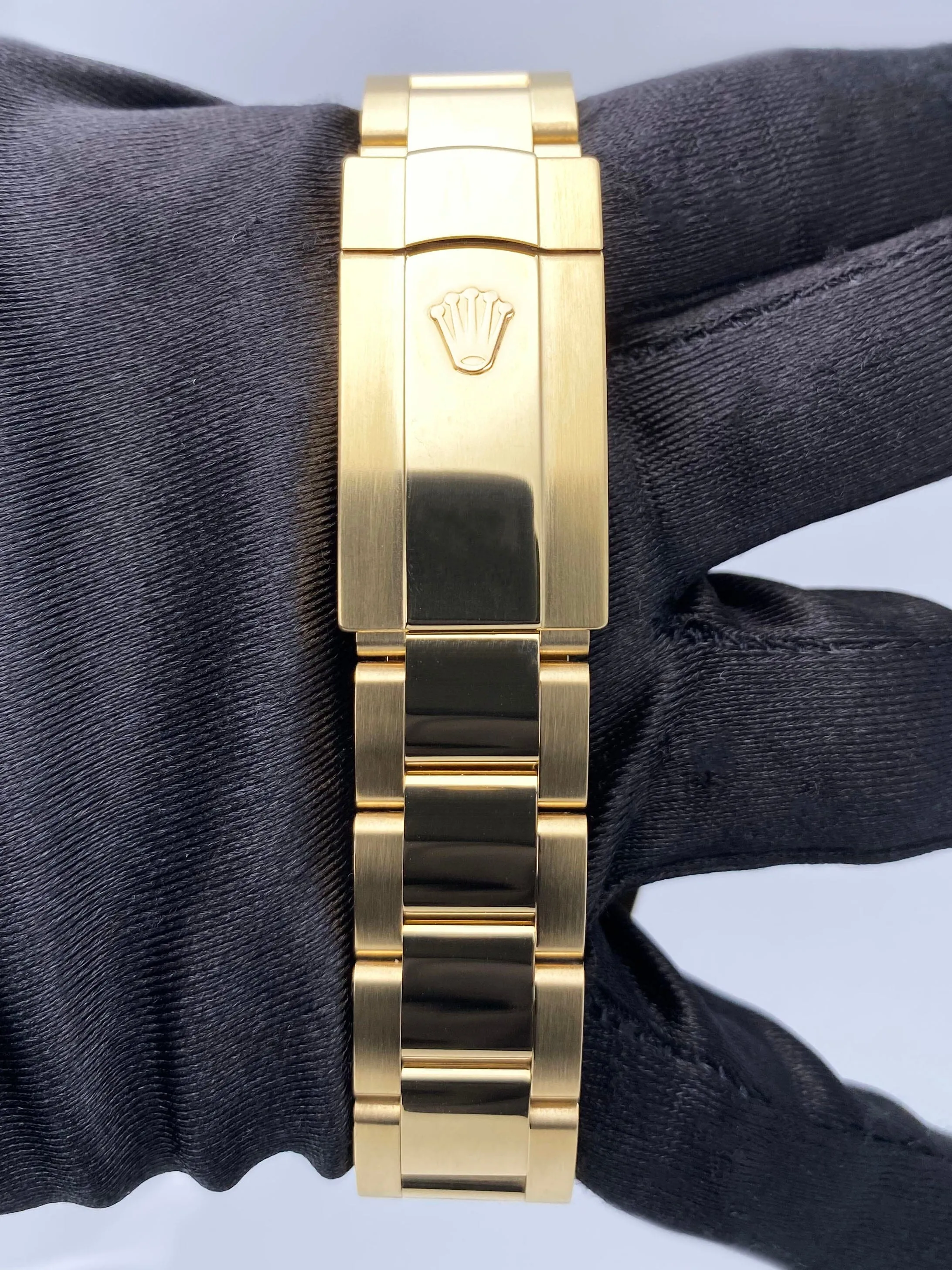 Rolex Sky-Dweller 326938 Champagne Dial Mens Watch Box Papers