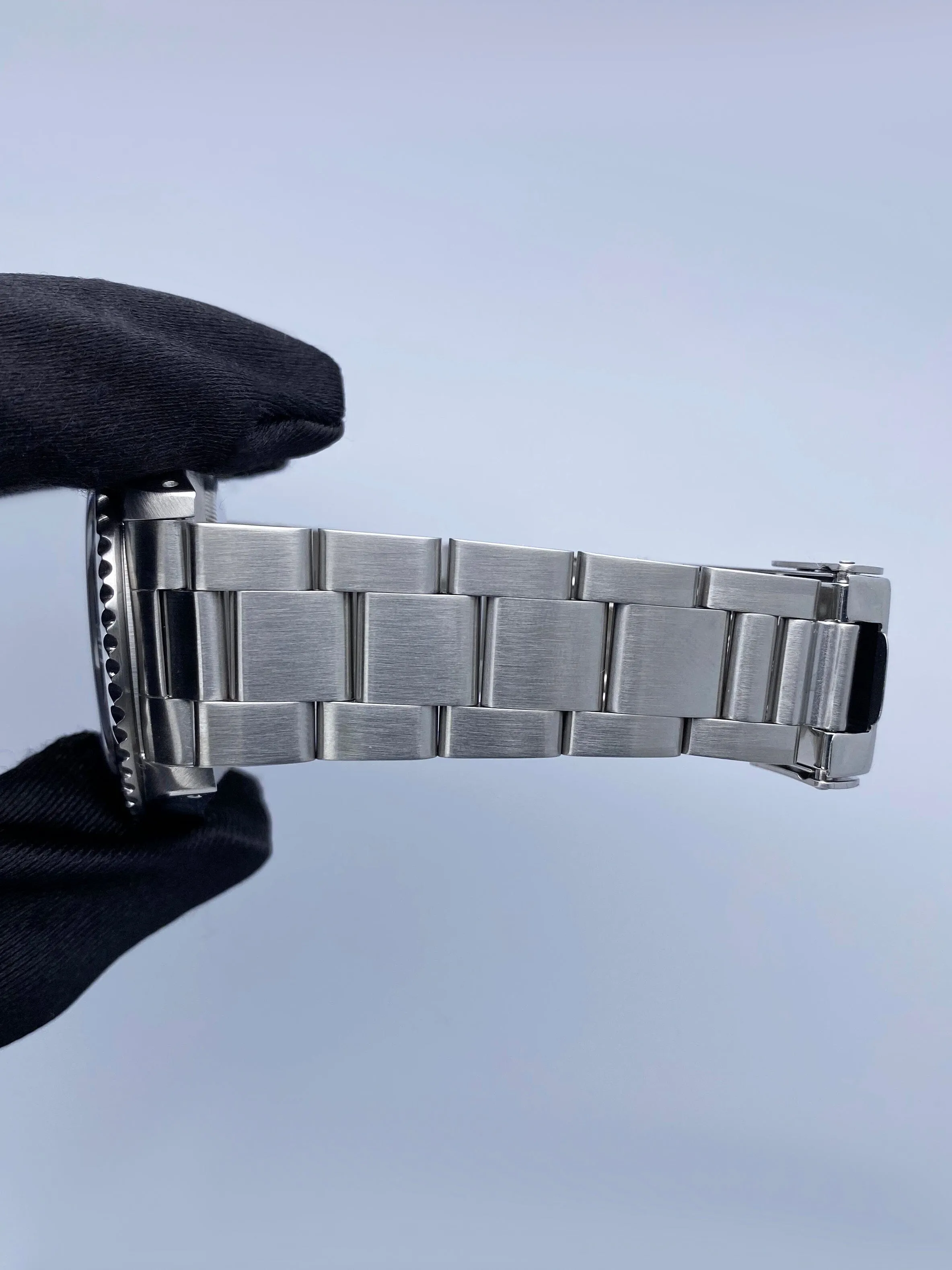 Rolex Submariner 14060M No Date Mens Watch Box Papers