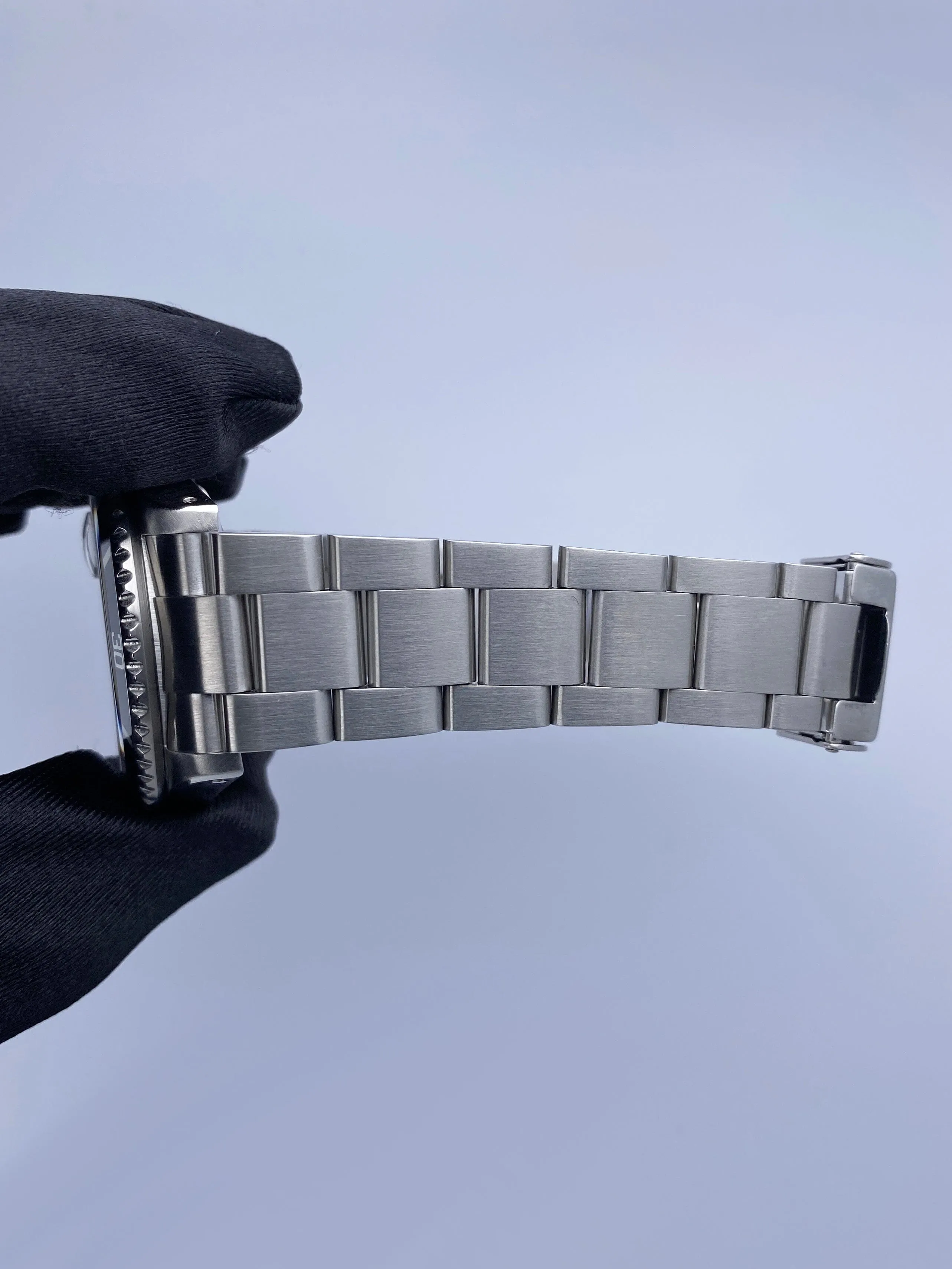 Rolex Submariner Date 16610 Engraved Rehaut Mens Watch Box Papers