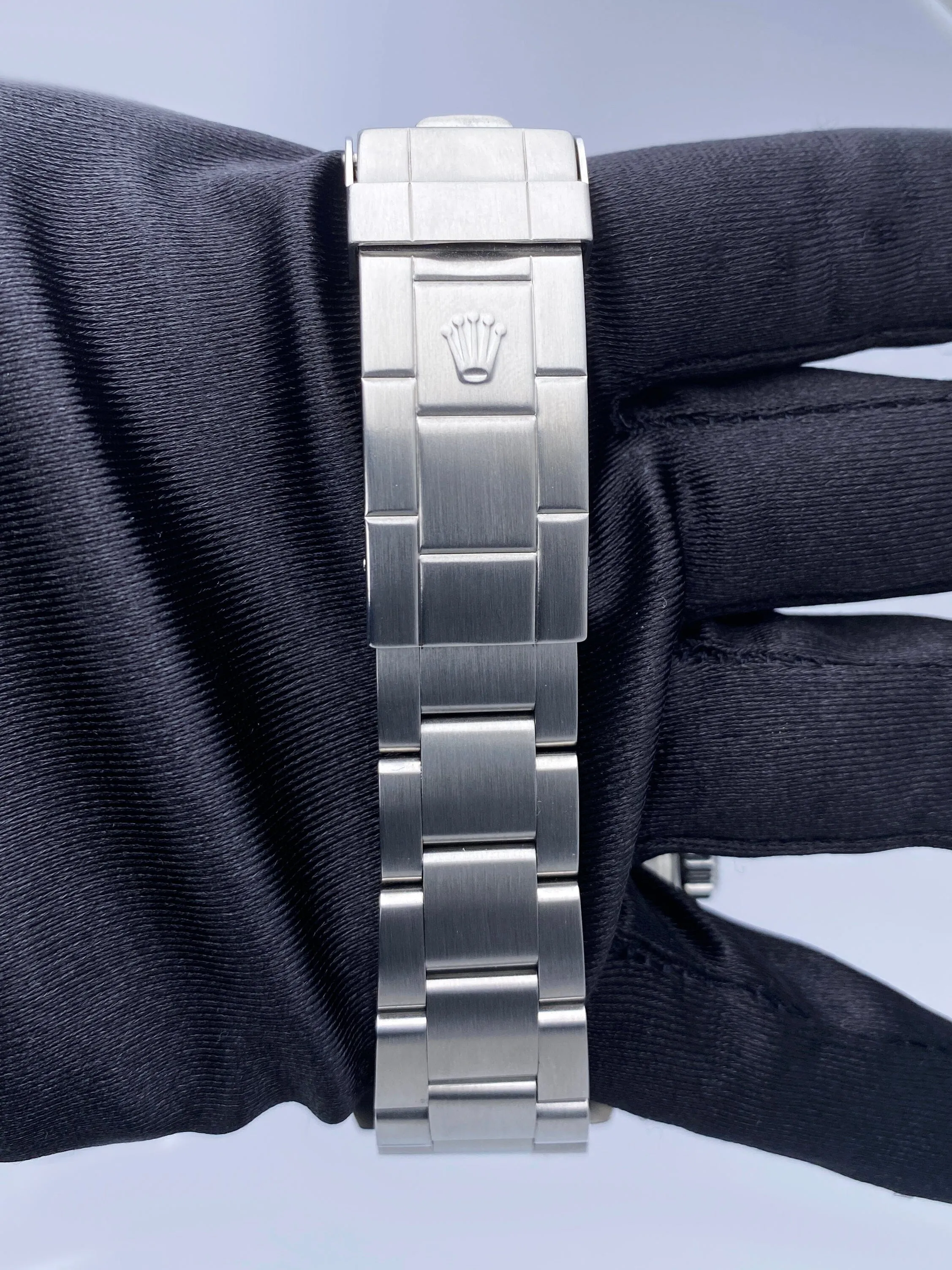 Rolex Submariner Date 16610 Engraved Rehaut Mens Watch Box Papers