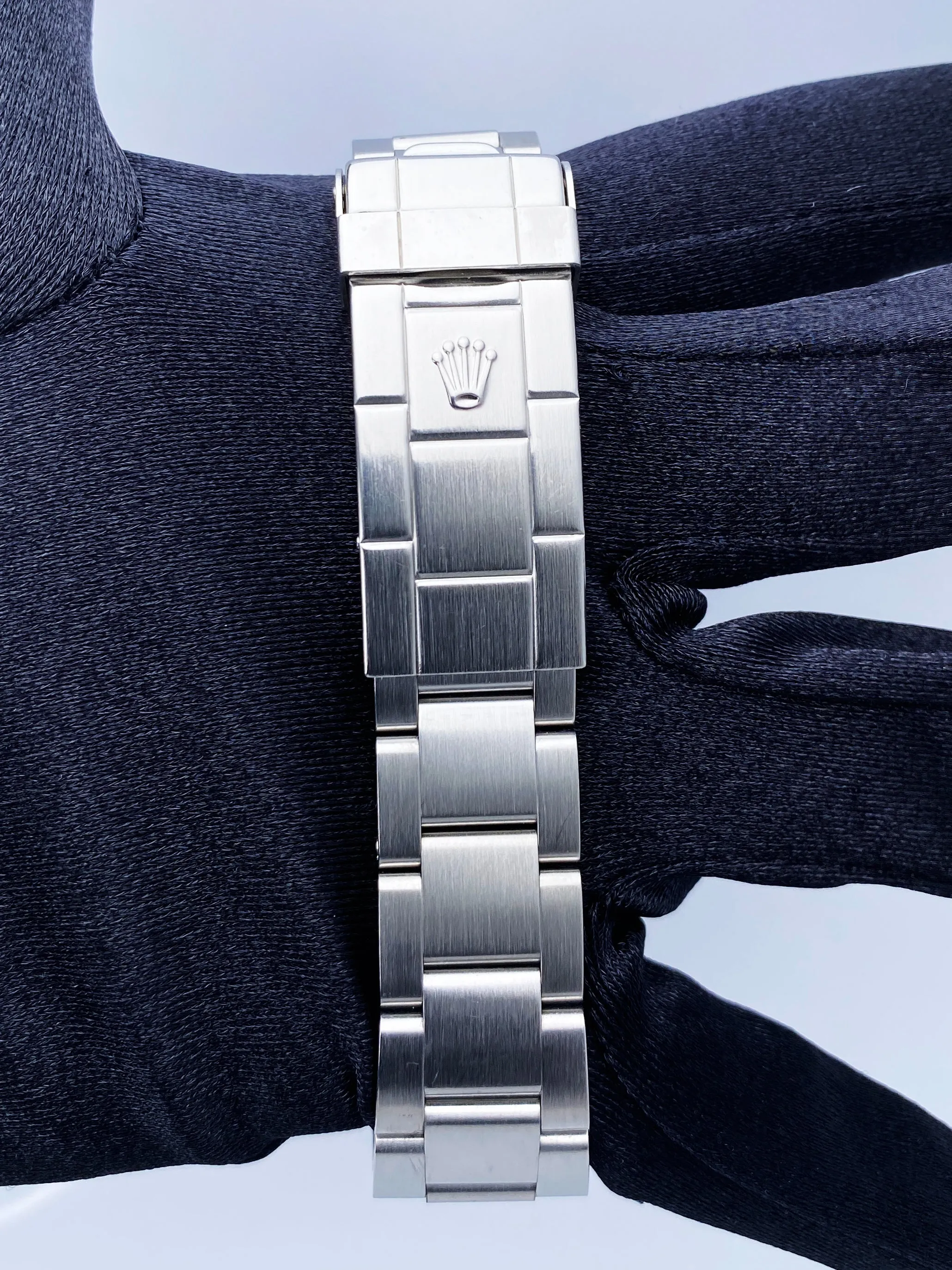 Rolex Submariner Date 16610 Mens Watch Box Papers