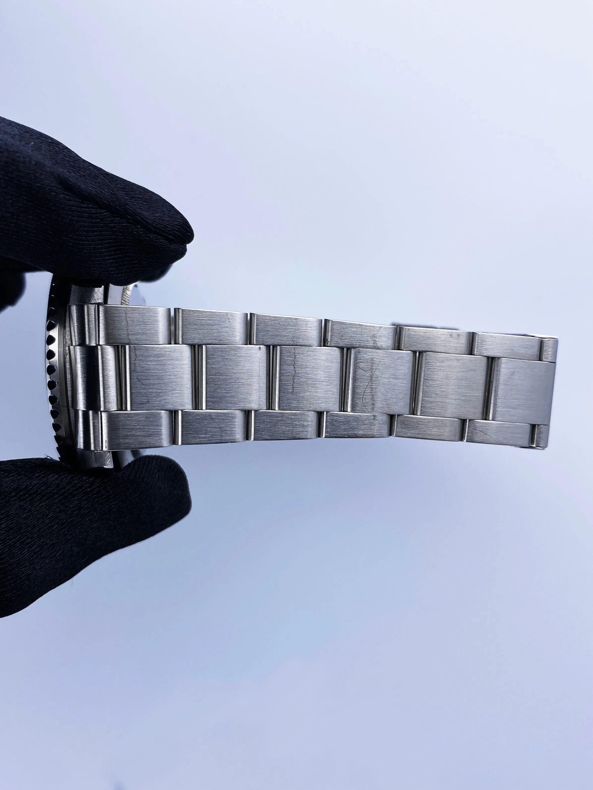 Rolex Submariner Date 16610 Mens Watch Box Papers