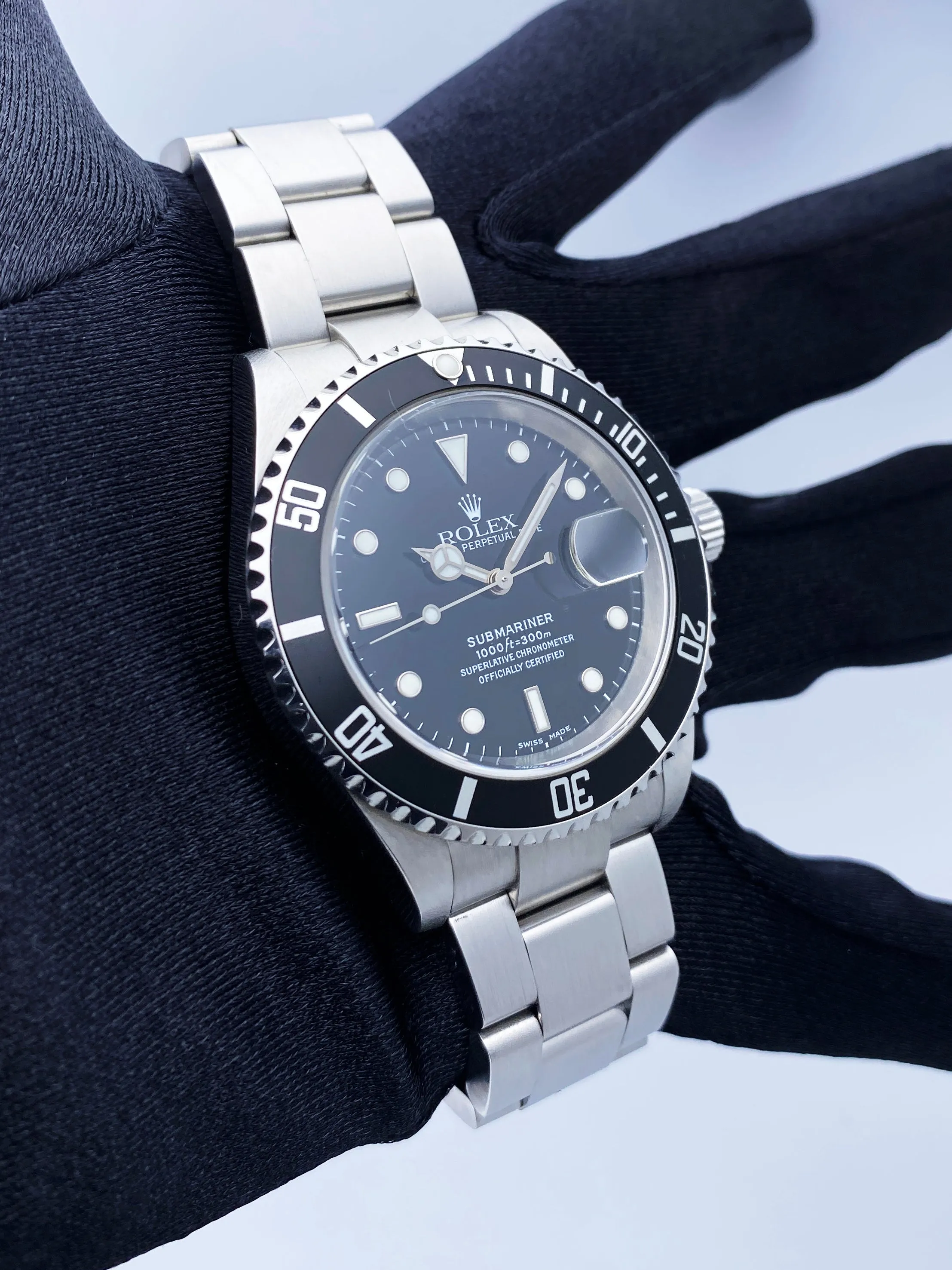 Rolex Submariner Date 16610 Mens Watch Box Papers