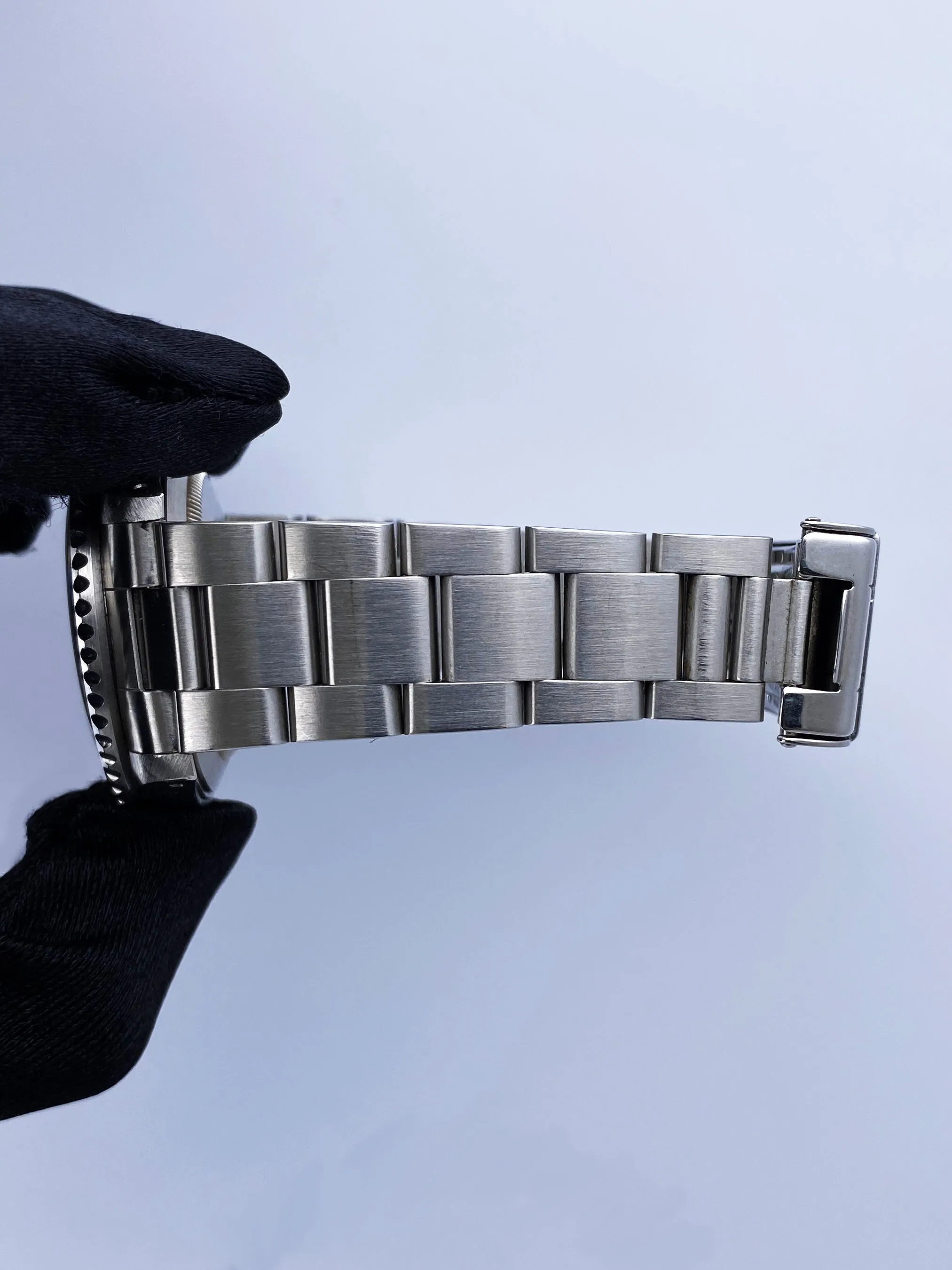 Rolex Submariner Date 16610 Mens Watch Box Papers