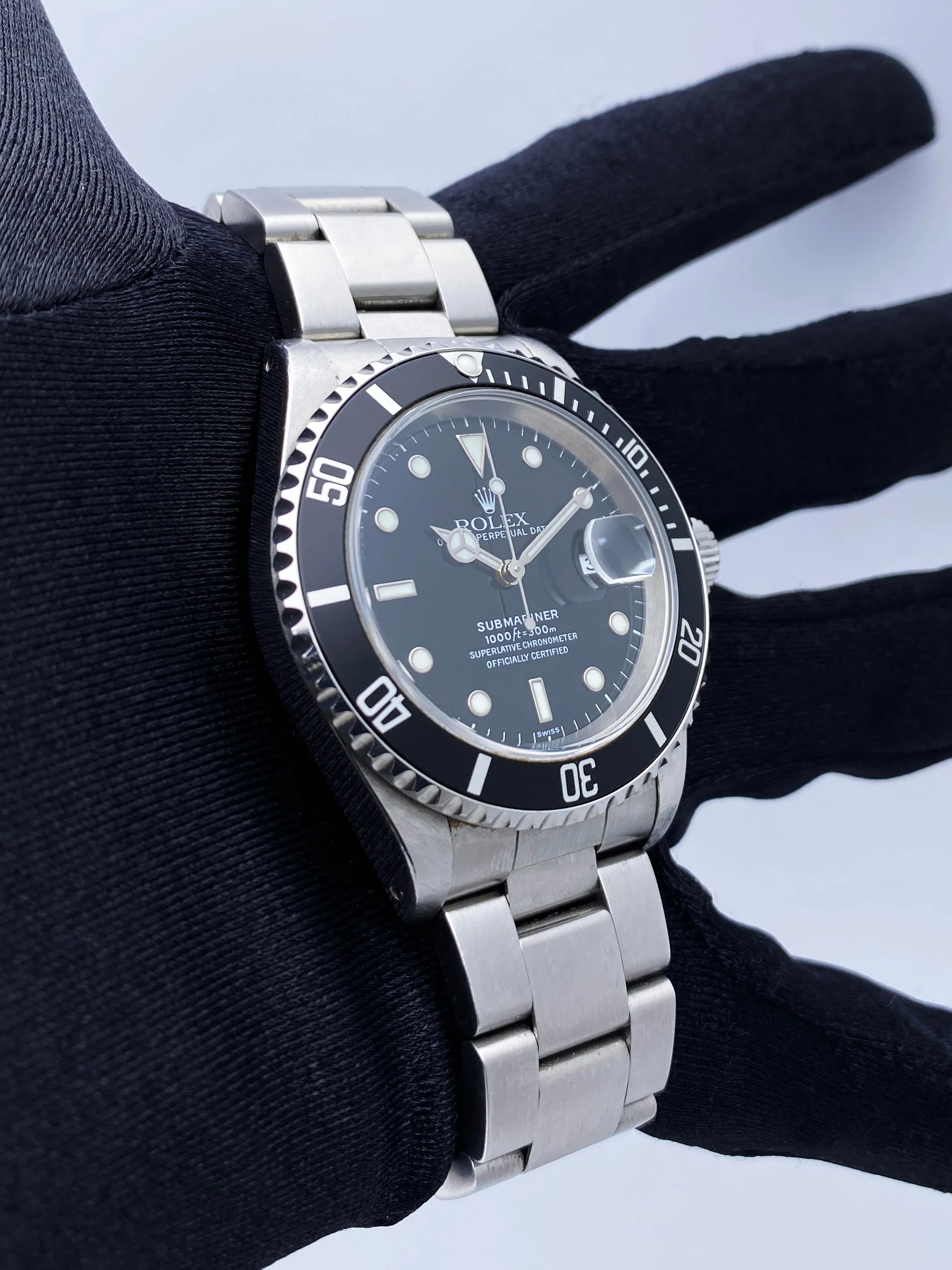 Rolex Submariner Date 16610 Mens Watch Box Papers