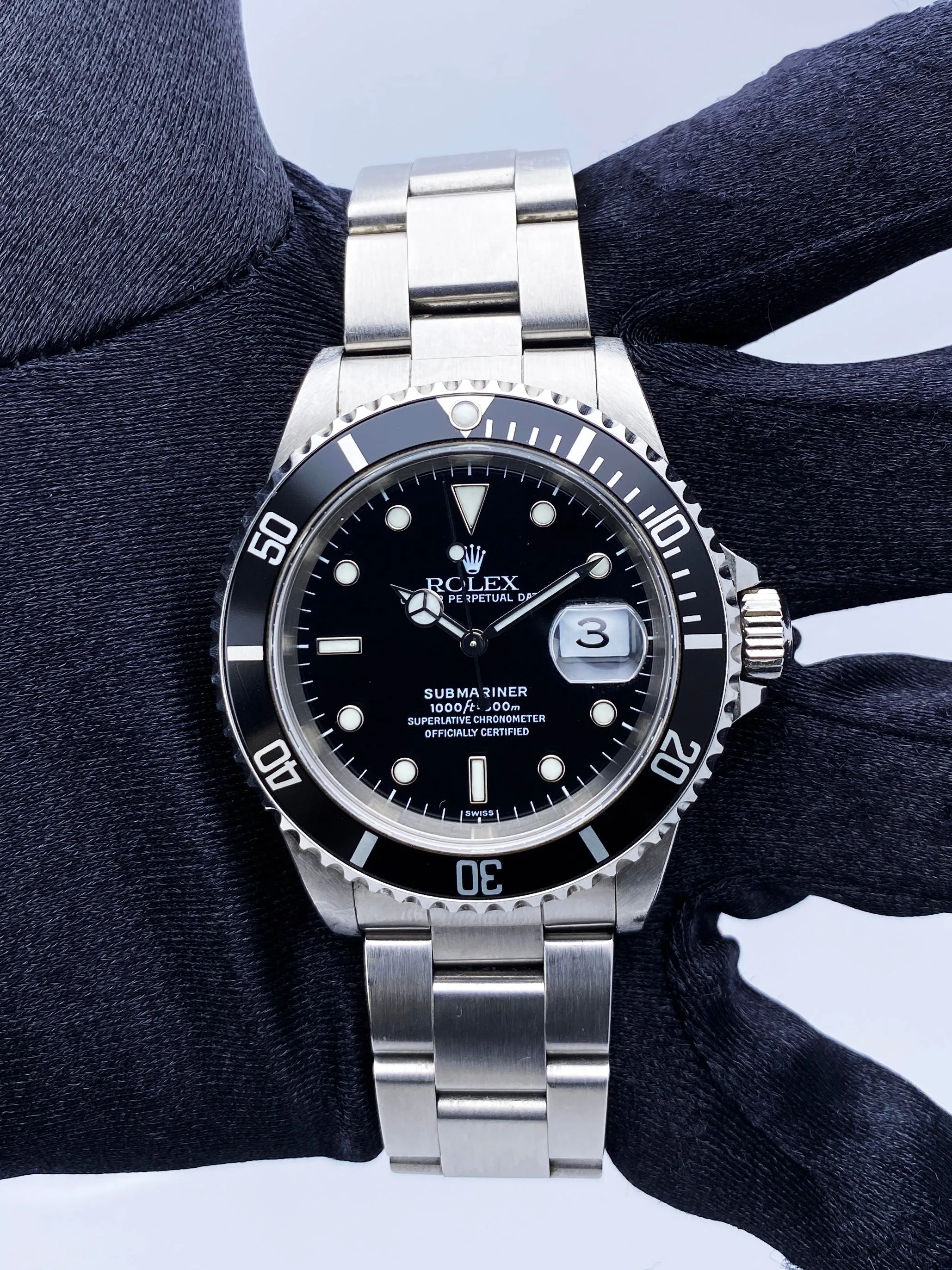 Rolex Submariner Date 16610 Mens Watch Box Papers