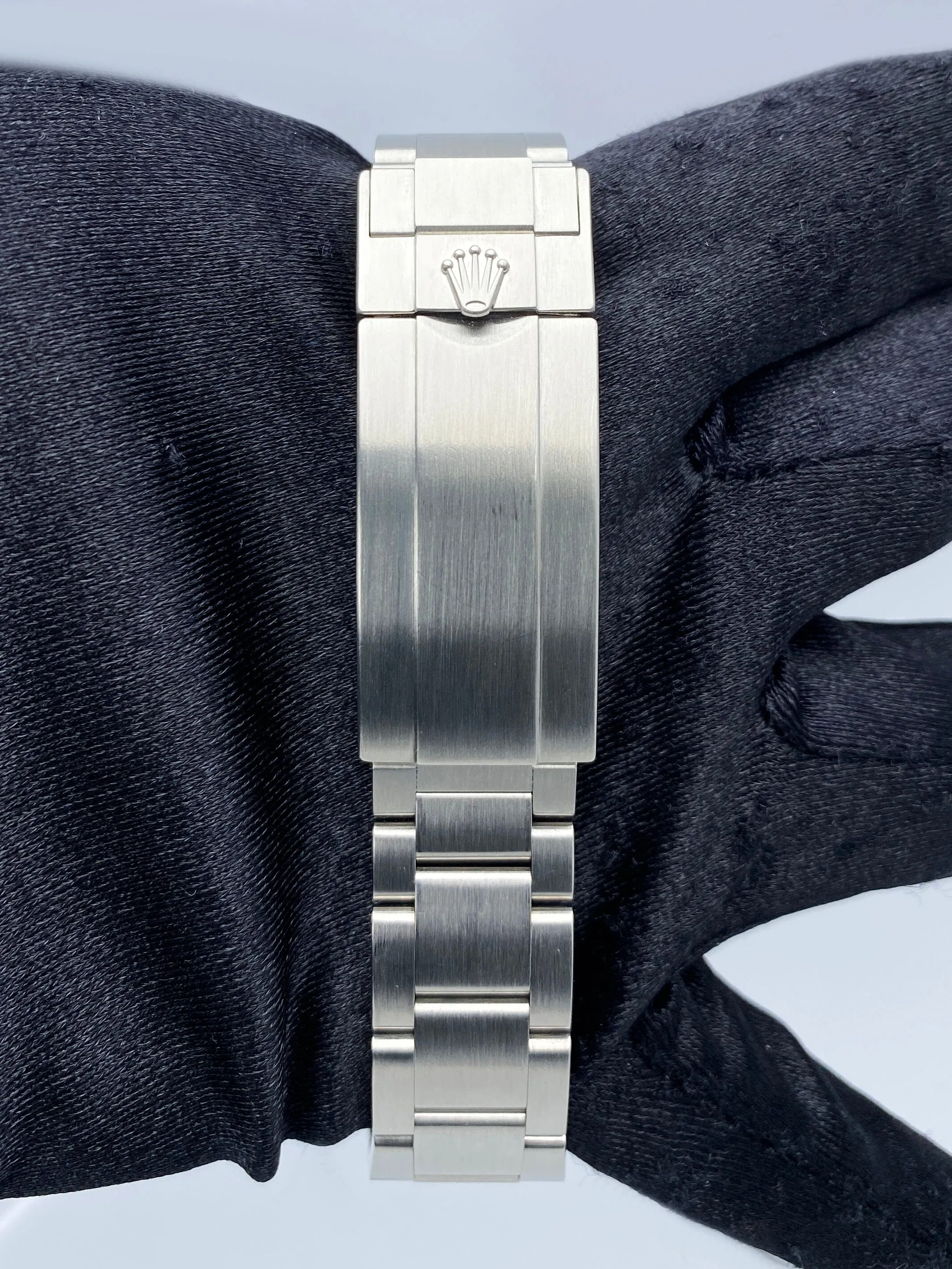 Rolex Submariner Date Hulk 116610LV Mens Watch Box Papers