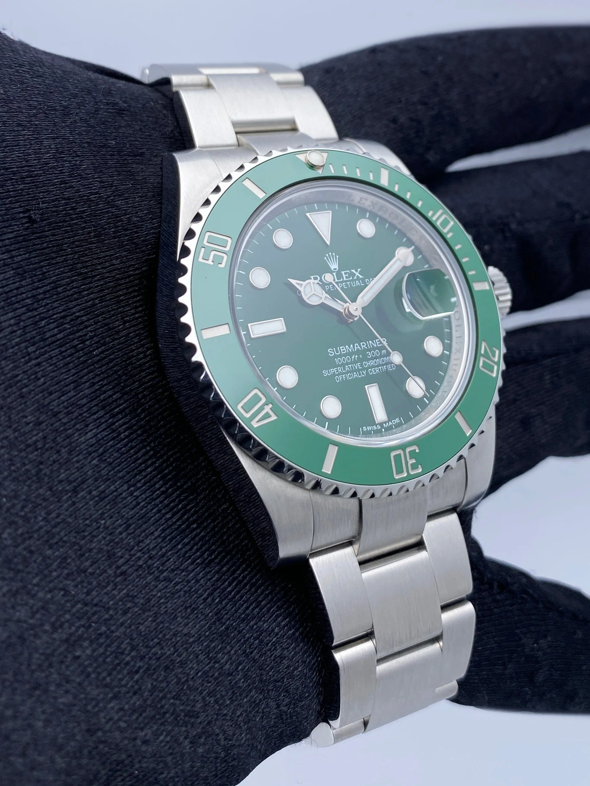 Rolex Submariner Date Hulk 116610LV Mens Watch Box Papers
