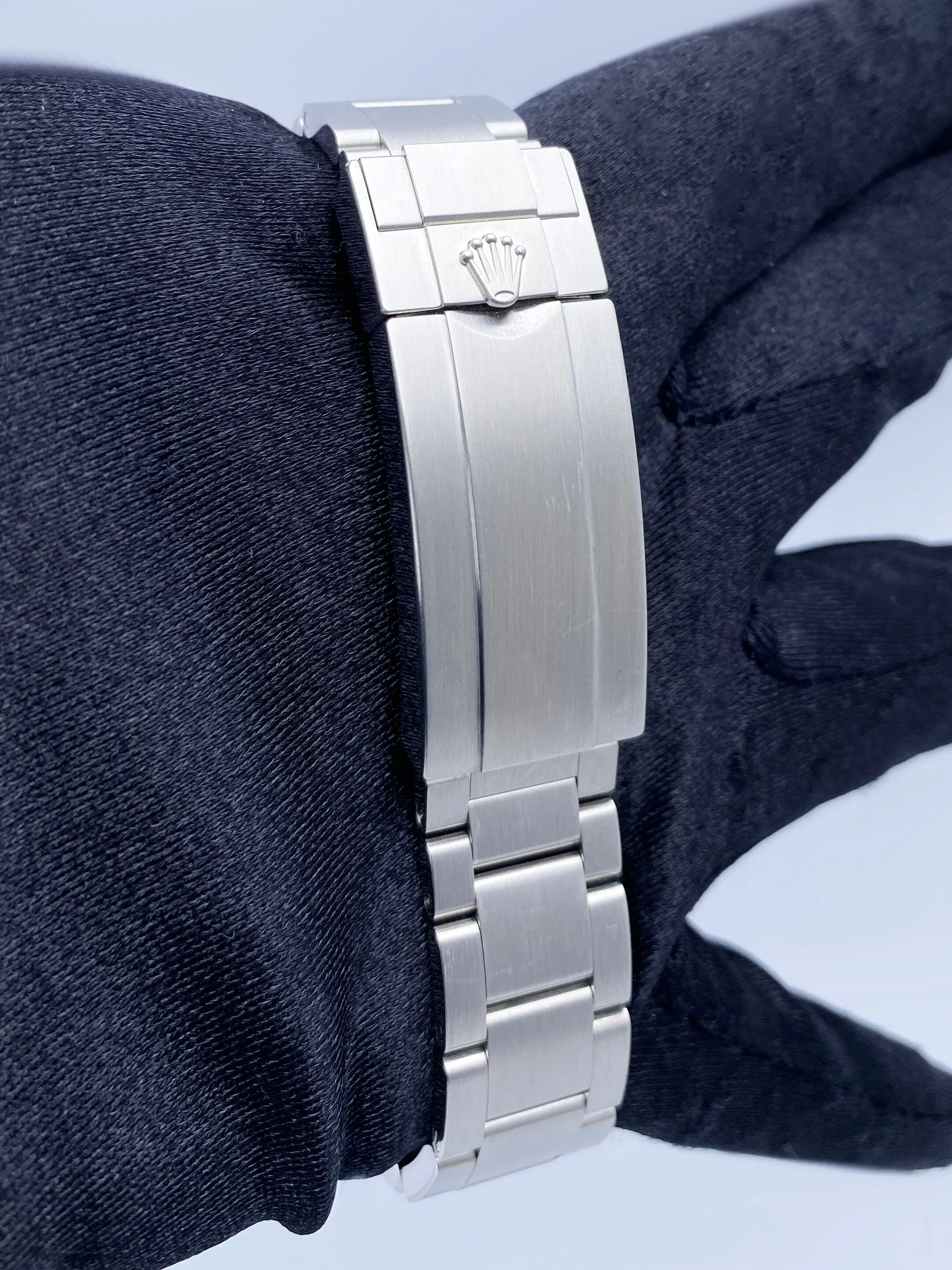 Rolex Submariner Date Hulk 116610LV Mens Watch Box Papers