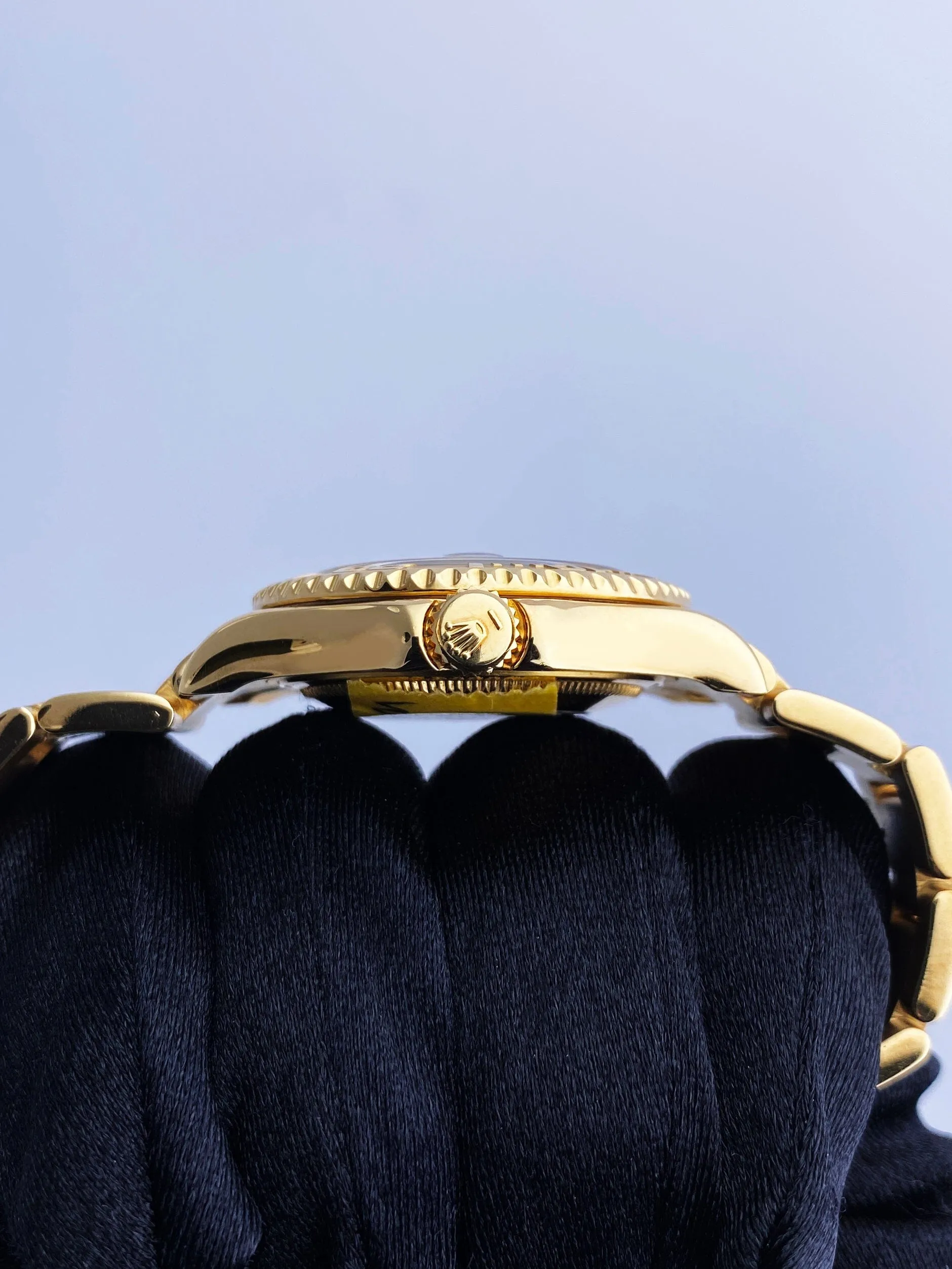 Rolex Yacht Master 68628 Blue Dial 18K Yellow Gold Watch