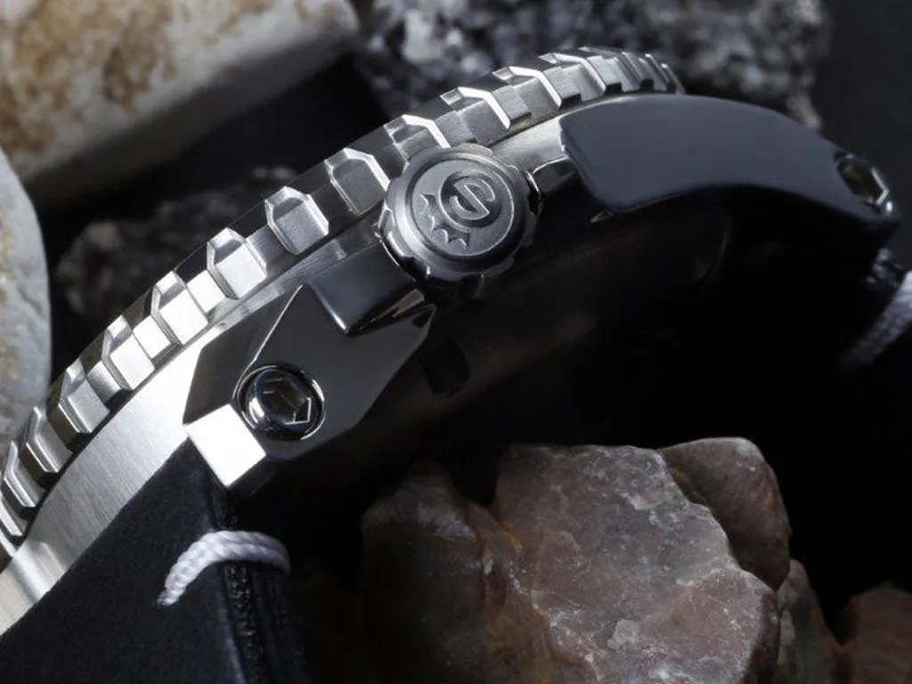 Traveler GMT Black