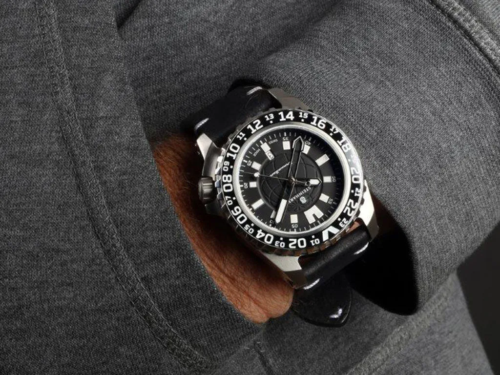 Traveler GMT Black