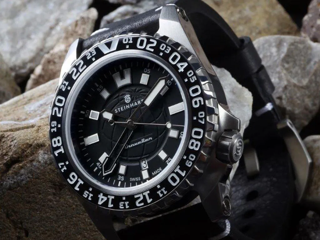 Traveler GMT Black