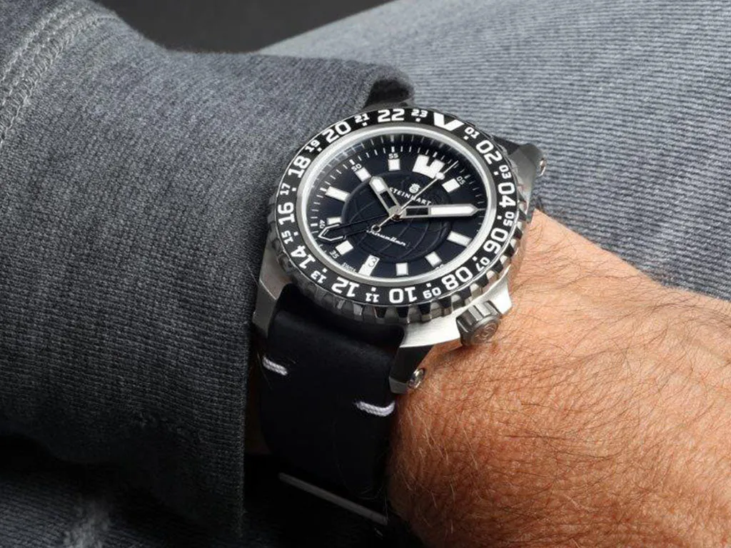 Traveler GMT Black