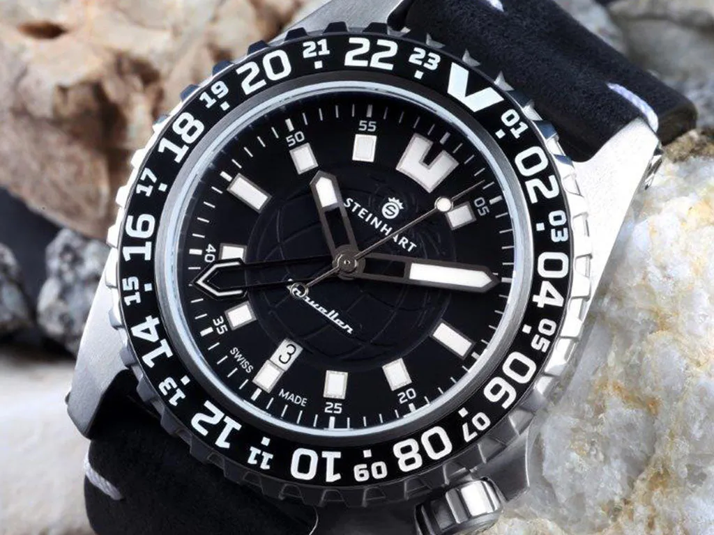 Traveler GMT Black