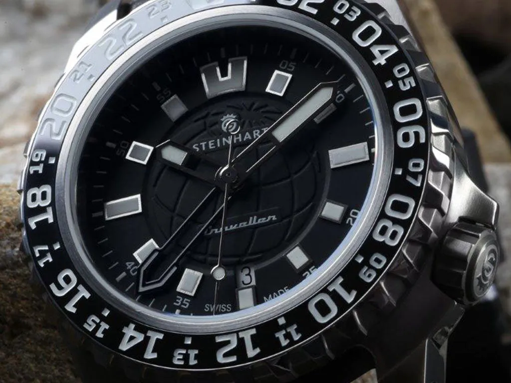 Traveler GMT Black