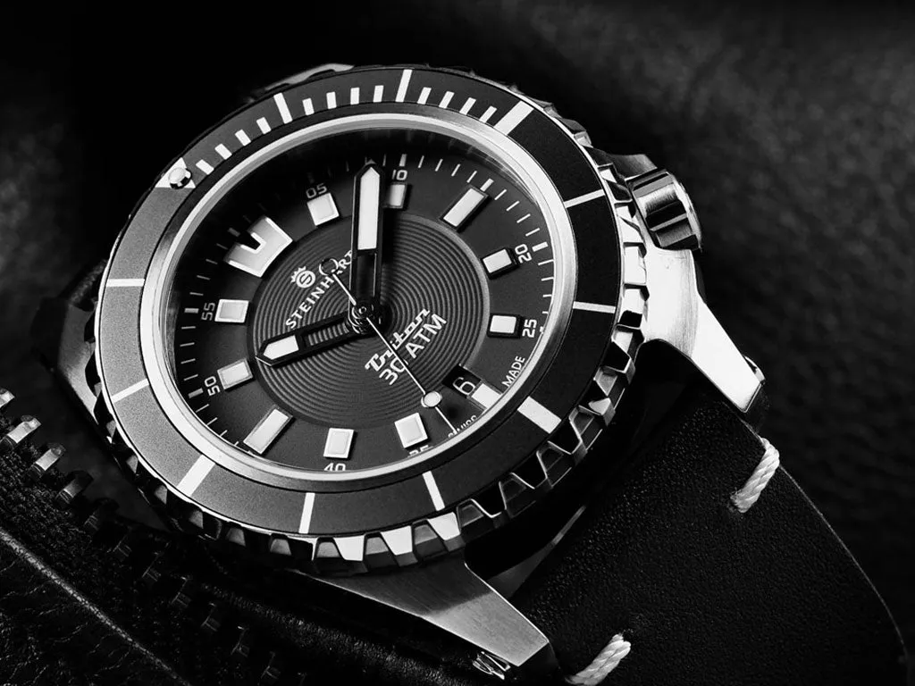 Triton 300 Black