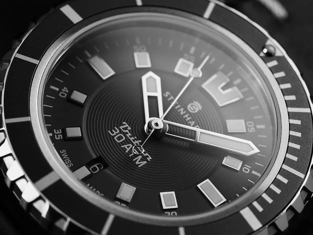 Triton 300 Black