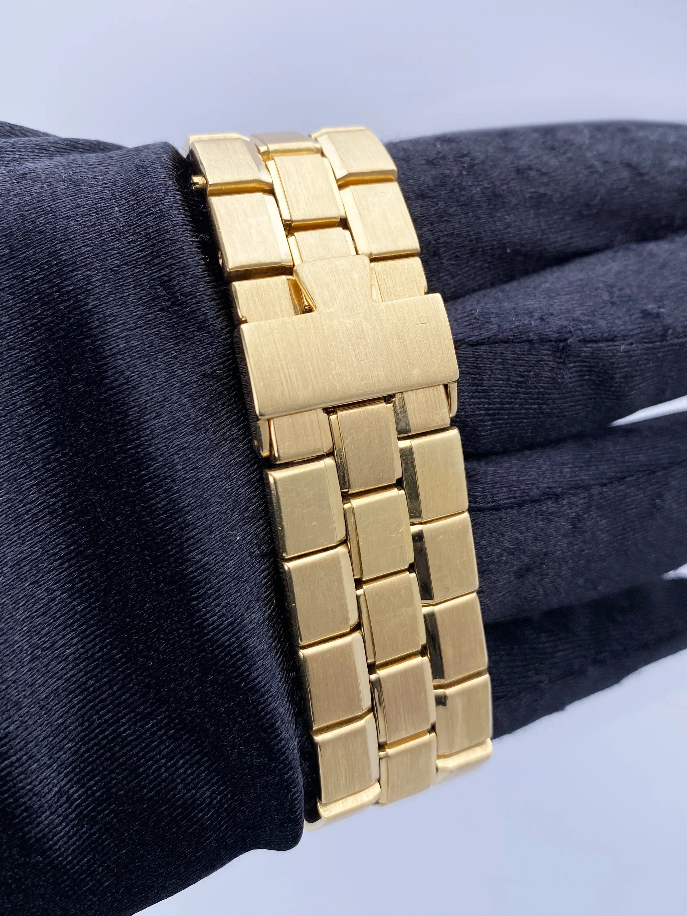 Vacheron Constantin Overseas 42040 Blue Dial Yellow Gold Mens Watch